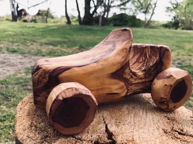 Auto aus Holz