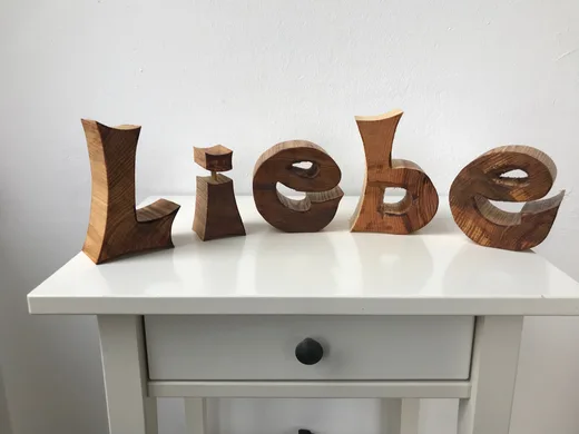 Holzbuchstaben · LIEBE